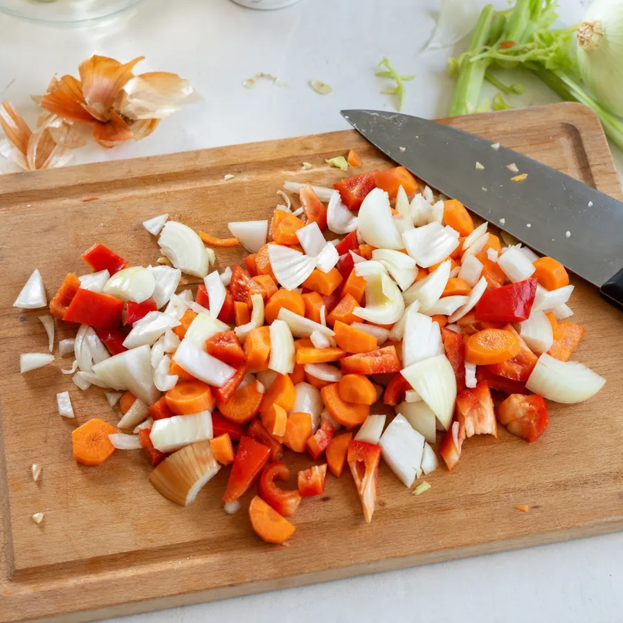 Uneven messy hand-chopping